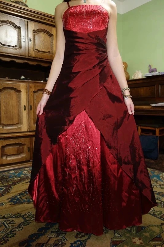 Červené vínové dlouhé plesové společenské šaty