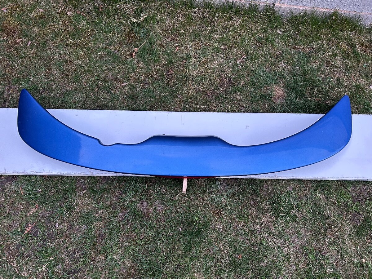 Zadní spoiler na Ford Escort (poslední typ)
