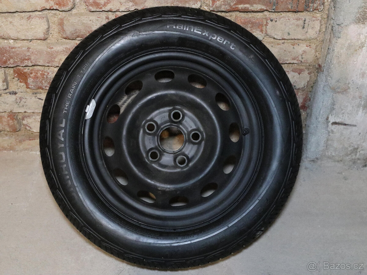 Prodám 2sady nevyužitých zánovních kol VW Sharan s pneu. R15