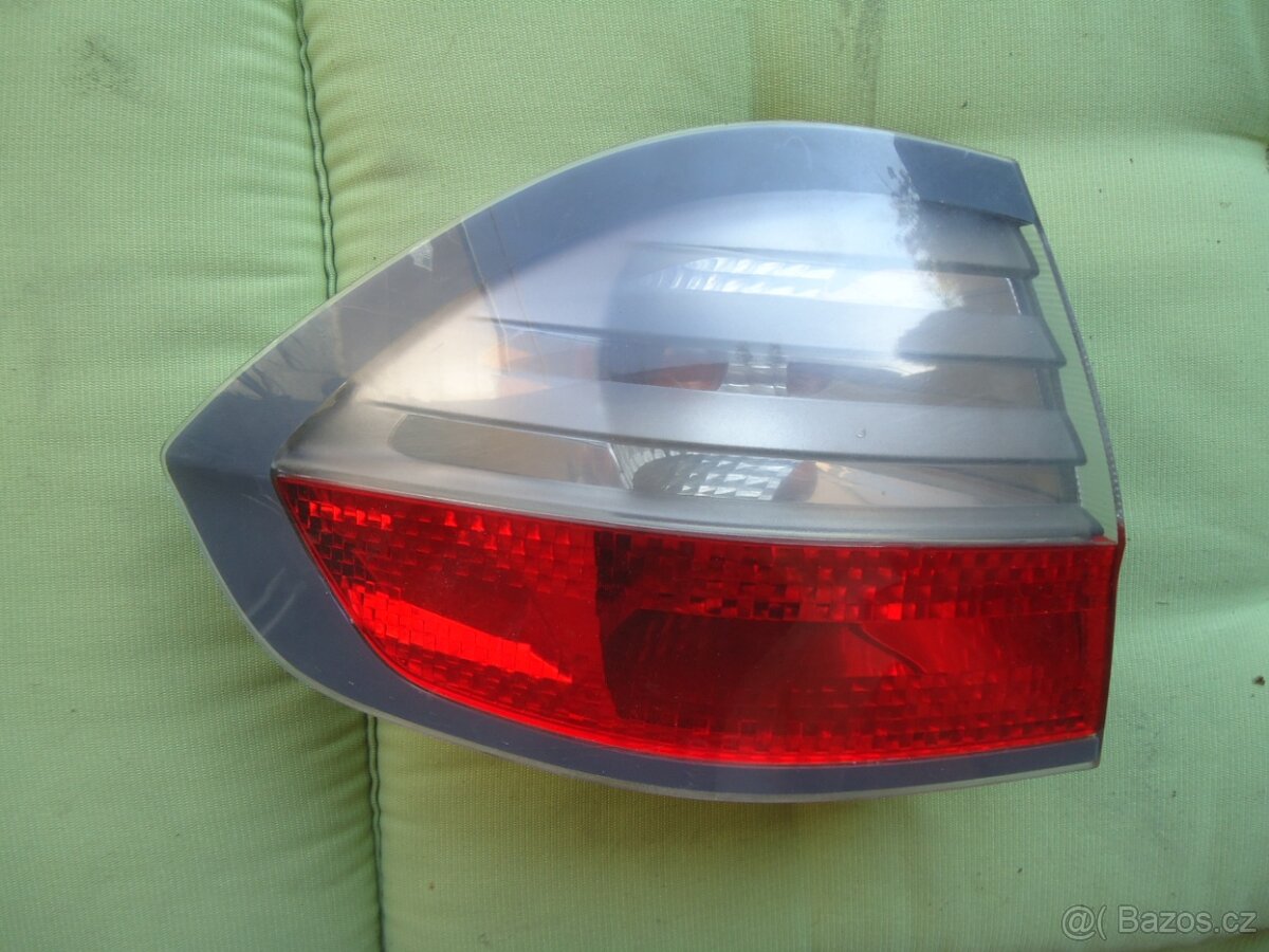 Ford Smax 2007 zadní světlo pravé levé