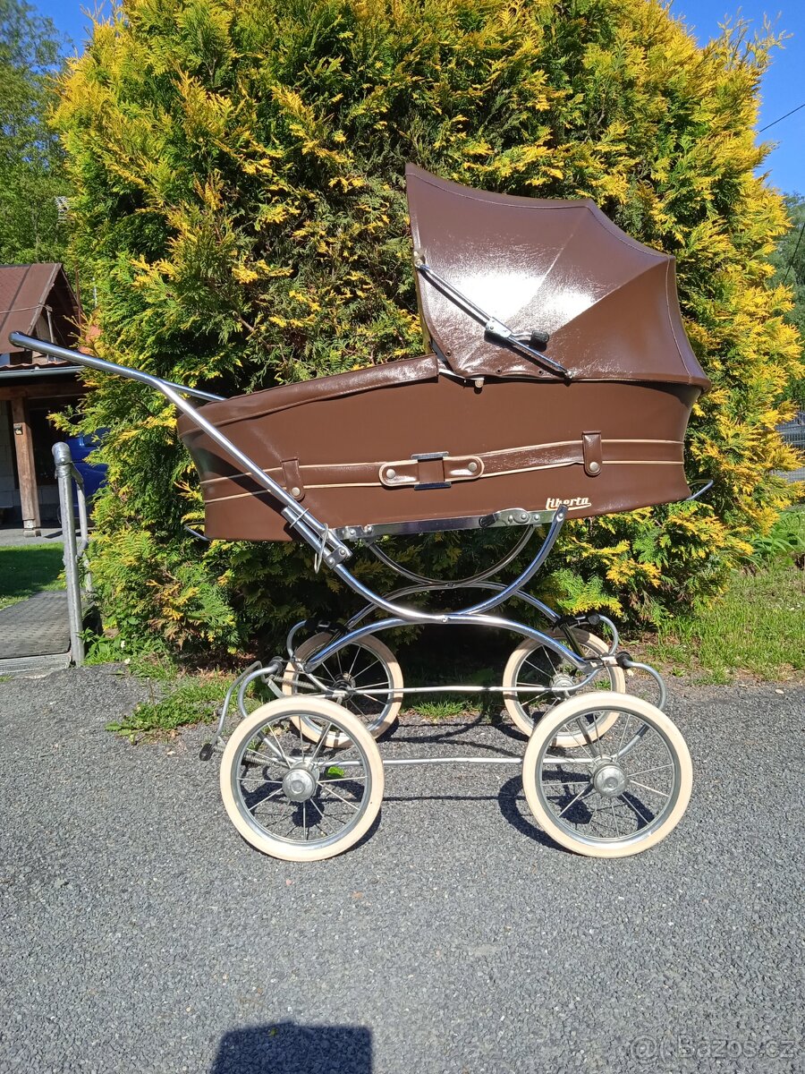 Retro kočárek Liberta