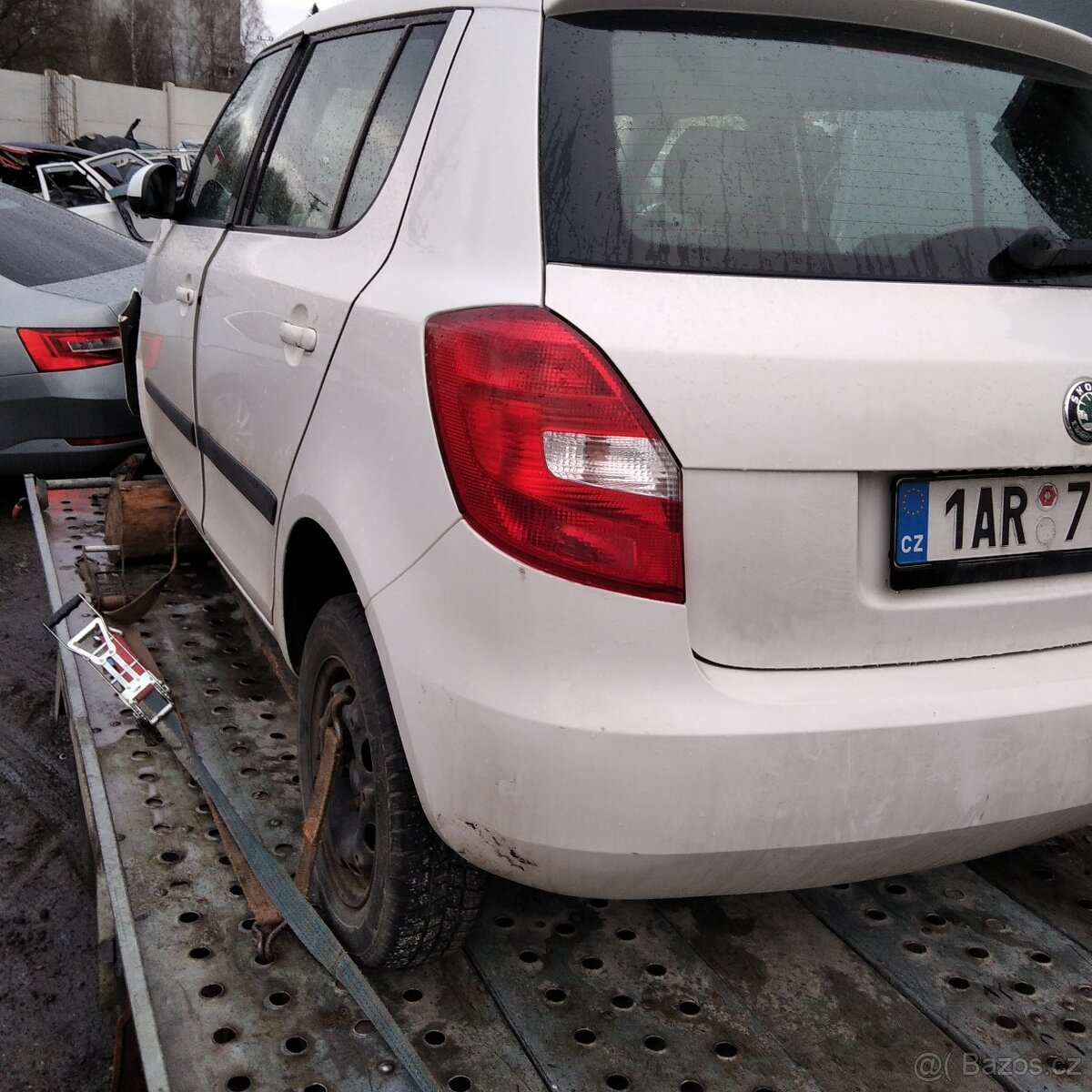 nd z škoda fabia 2 1.6tdi bílá červená modrá stříbrná vinová