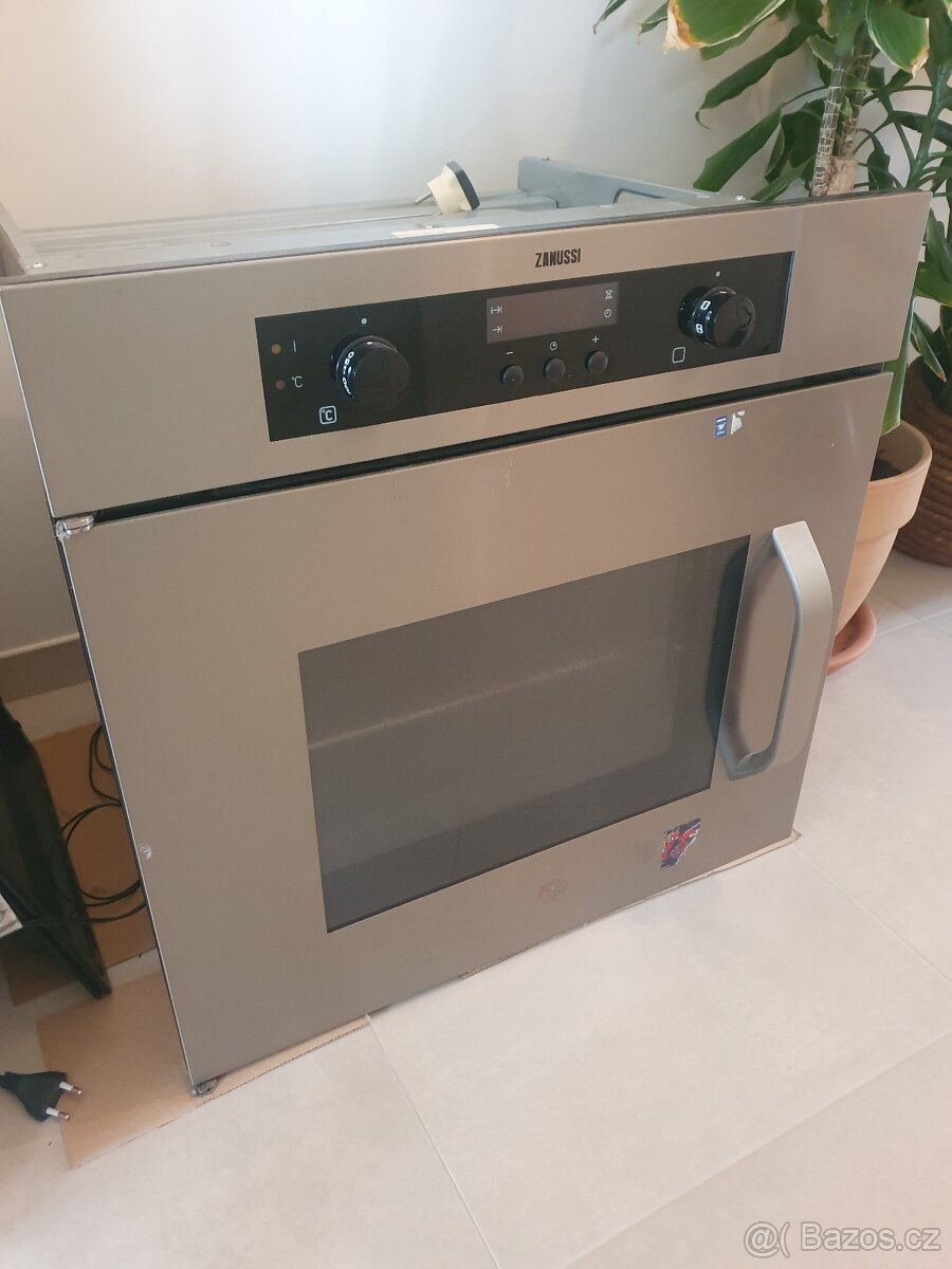 Oven ZANUSSI ZOB 562 XL