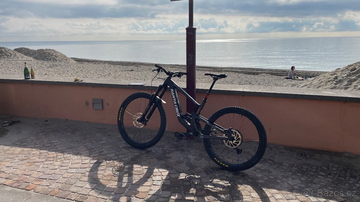 Prodám Santa Cruz Nomad 6 C/R matte-carbon, velikost M