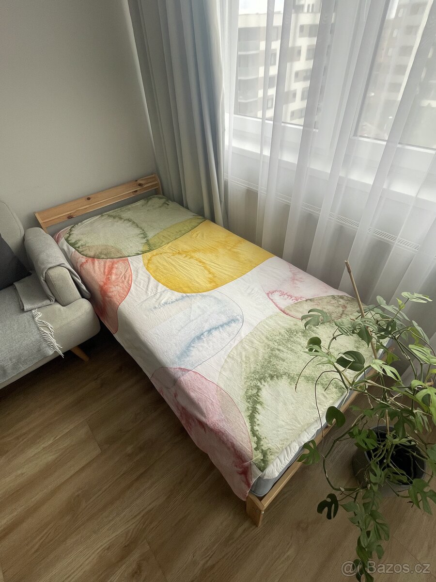 Matrac a postel Ikea