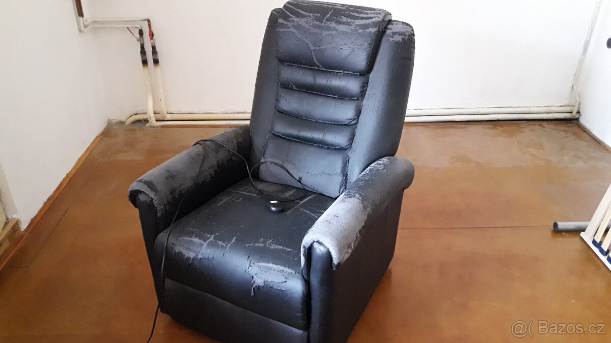 Polohovací křeslo s ovladačem