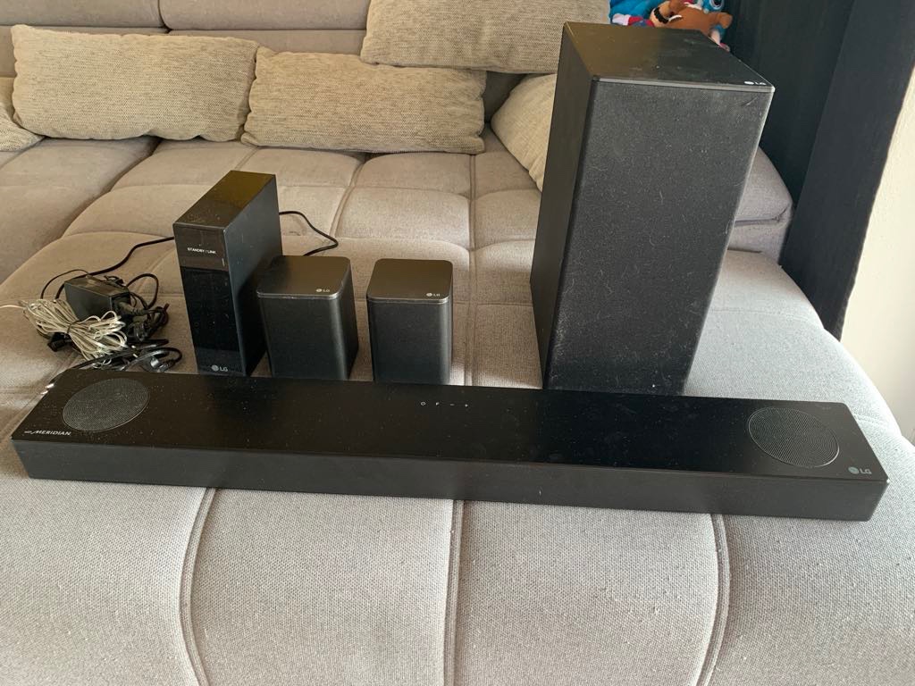 LG Soundbar SN7Y + SPK8 zadni repro