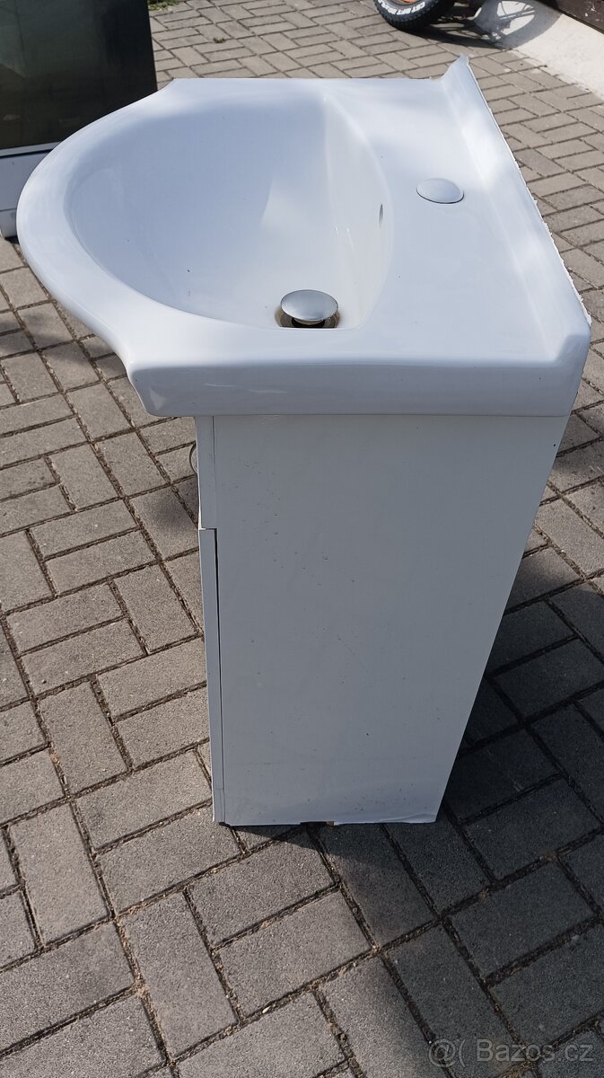 Umyvadlo 60 cm se skříňkou