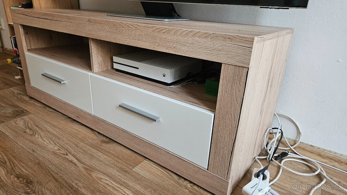 TV stolek