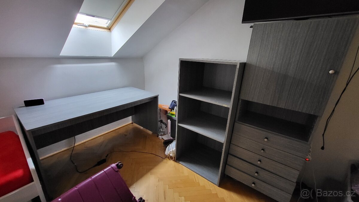 Sestava kancelářského nábytku