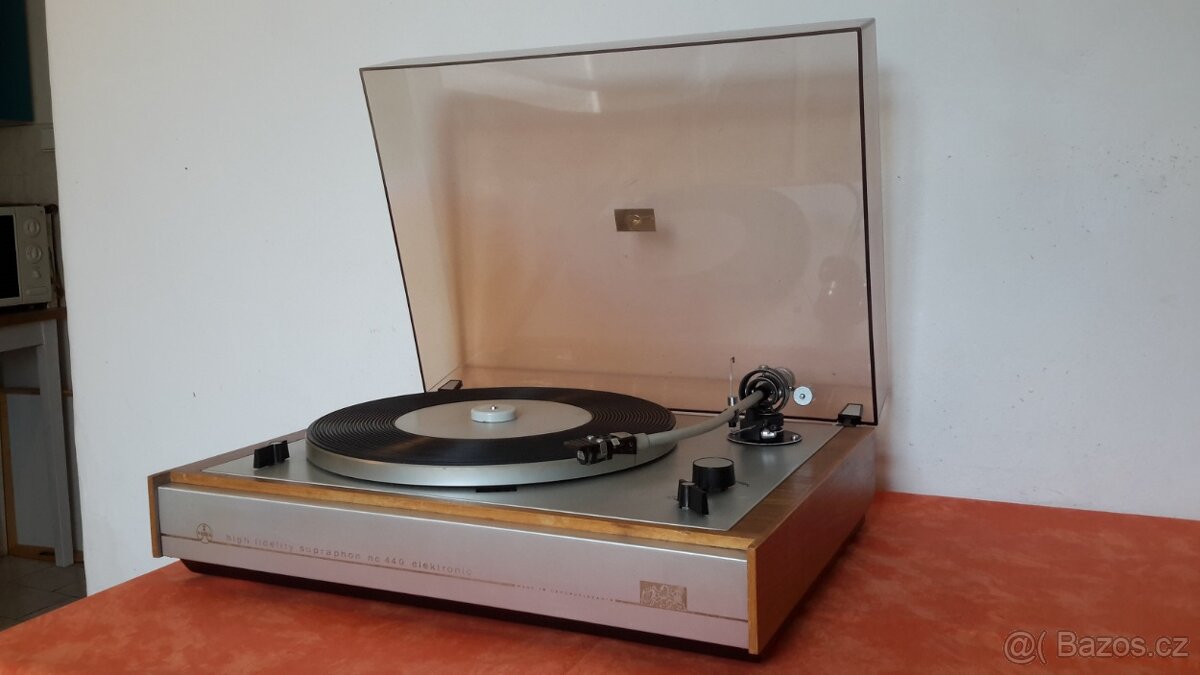 Gramofon Tesla