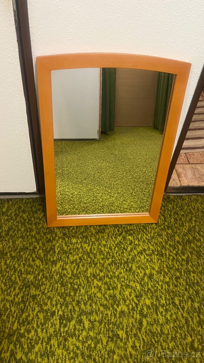 Prodám pěkné zrcadlo šíře 50 cm výška 70cm viz fito