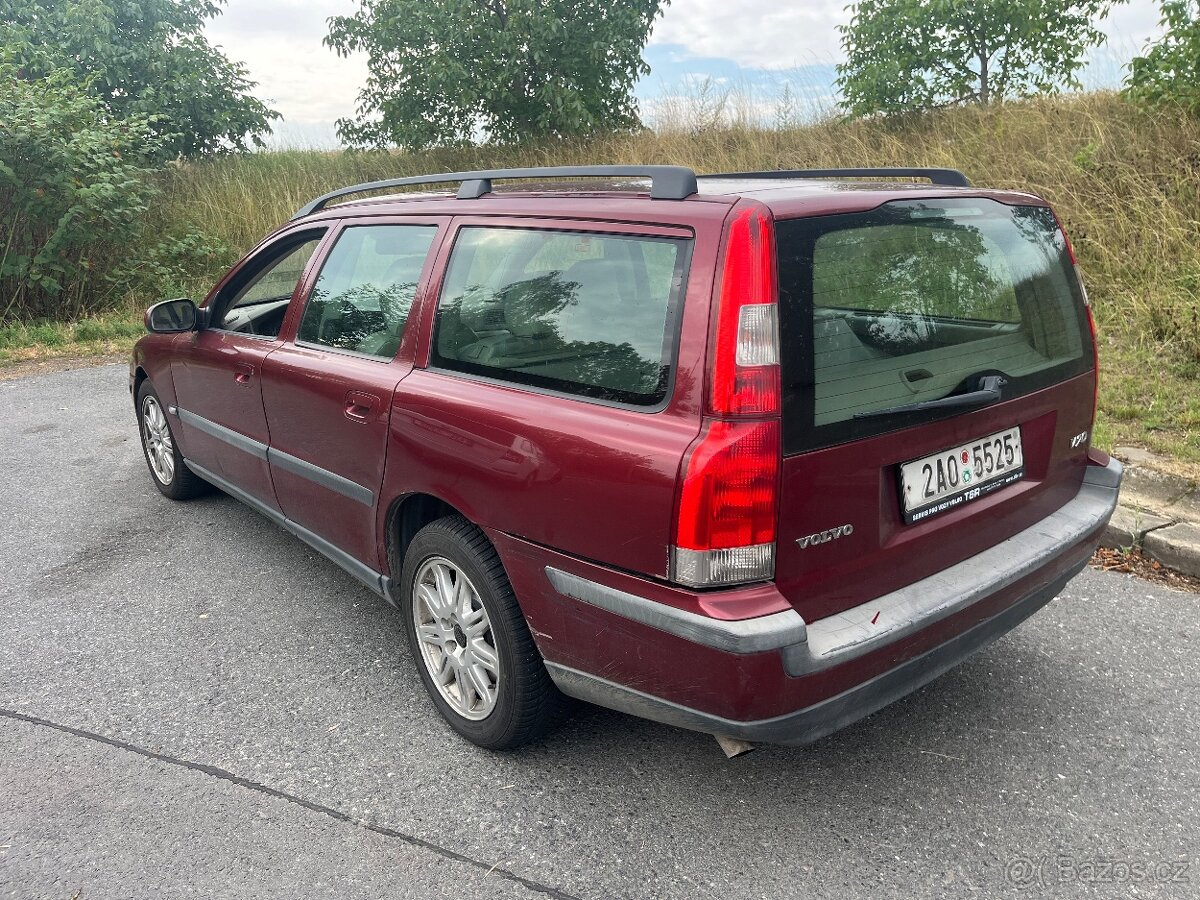 K oupím Volvo v70 D5 p2 nebo S60 D5 s manuálem