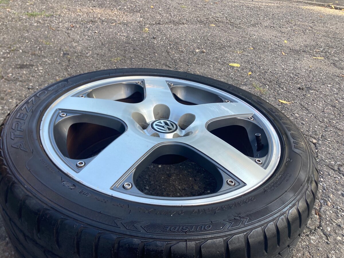 Alu kola VW Santa Fe originál r17 s novými pneu 225/45