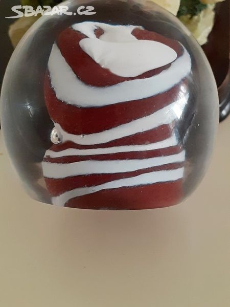 Skleněné těžitko paperweight 5.5cm moser.nesignováno