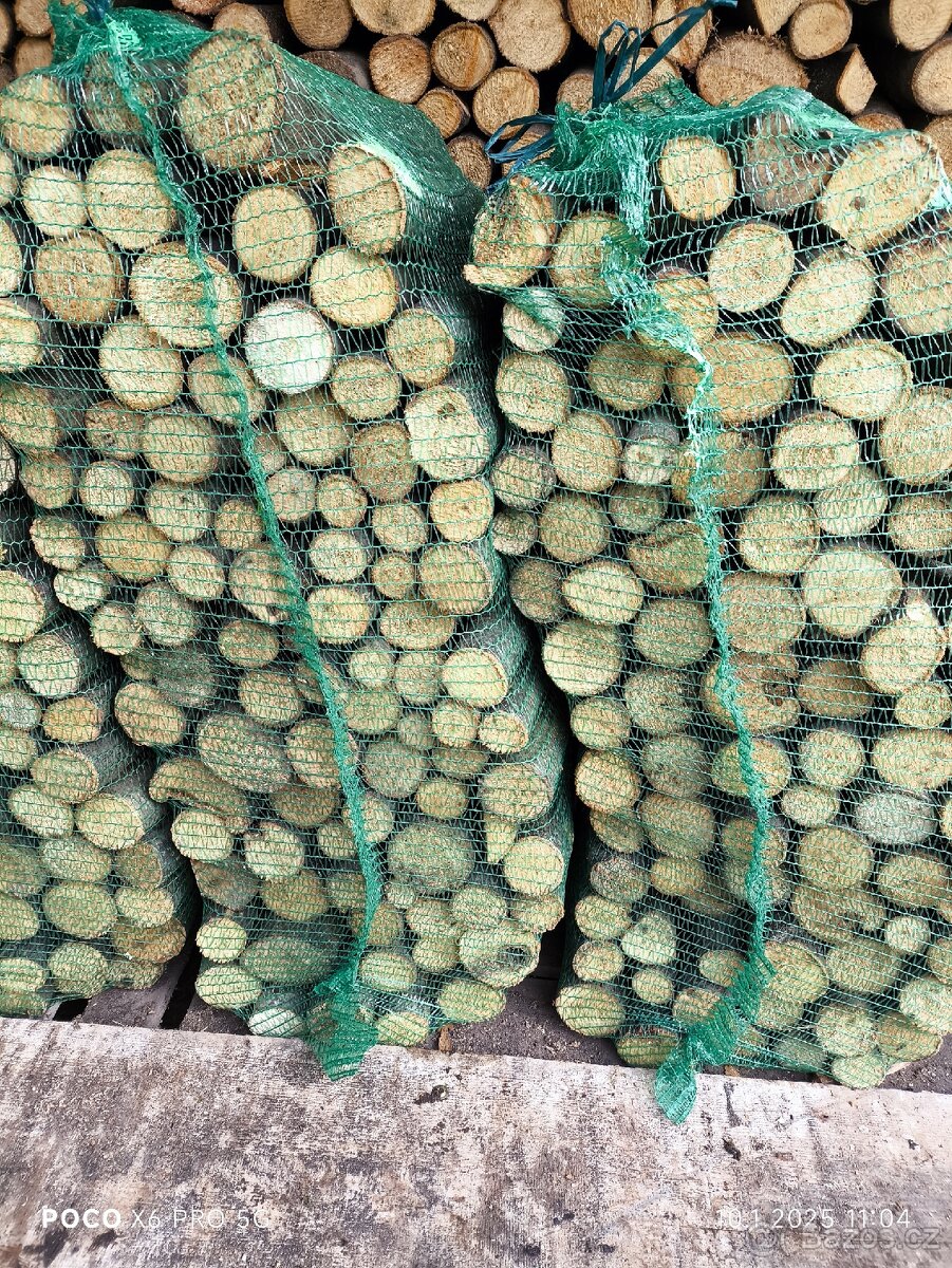 DŘEVO MĚKKÉ, SUCHÉ IHNED NA TOPENÍ - POLENA. 30 kg.