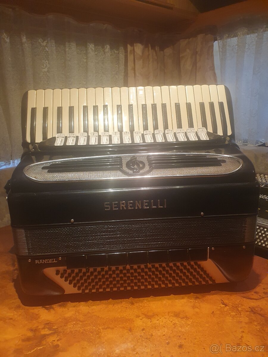 Špičkový akordeon Serenellini (Giulietti)