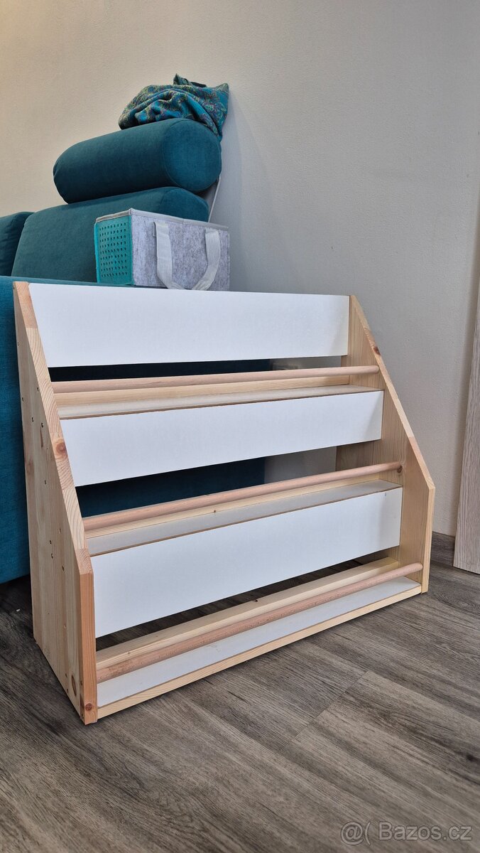 Montessori frontální knihovna