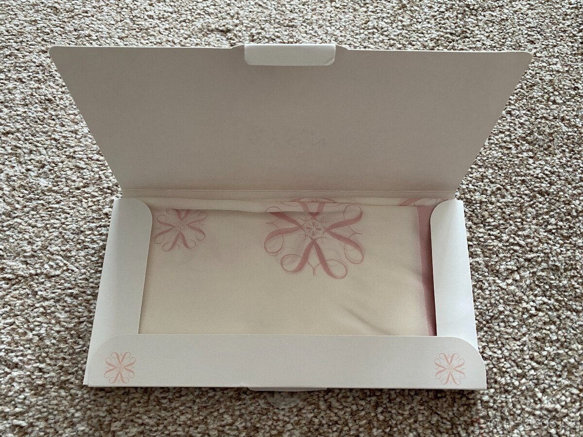 Nový dámský šátek Avon z hedvábí - decentní vzor, orig. bal.