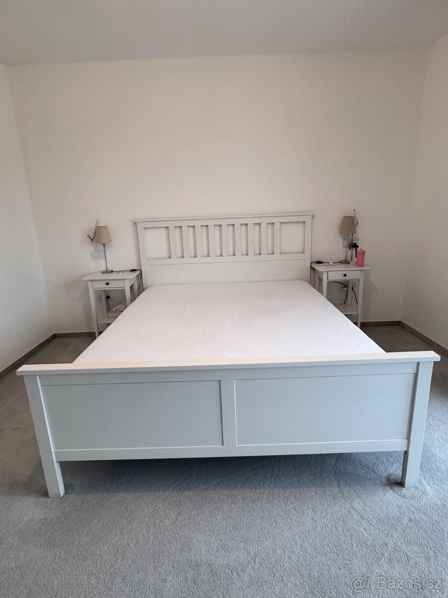 Postel IKEA HEMNES 160x200cm, včetně matrace.