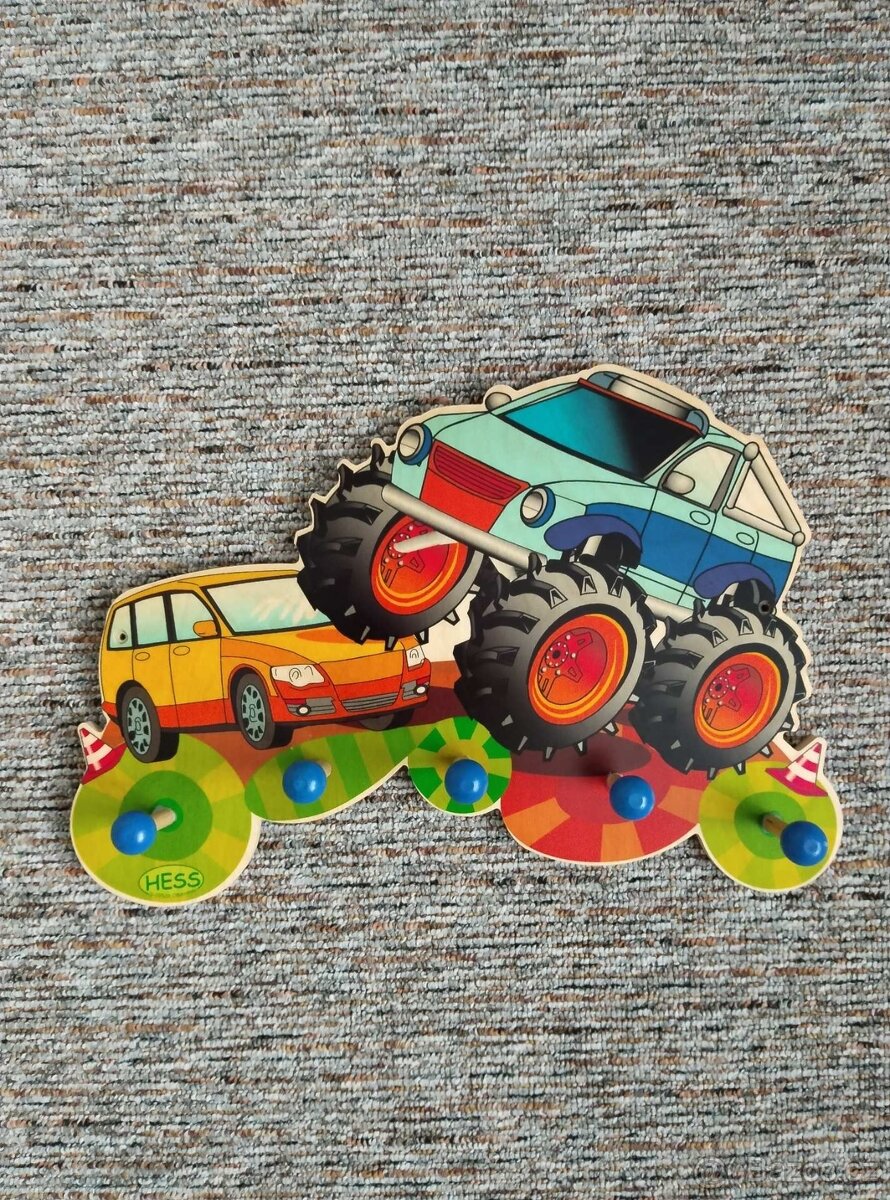 Dětský věšák + metr HESS