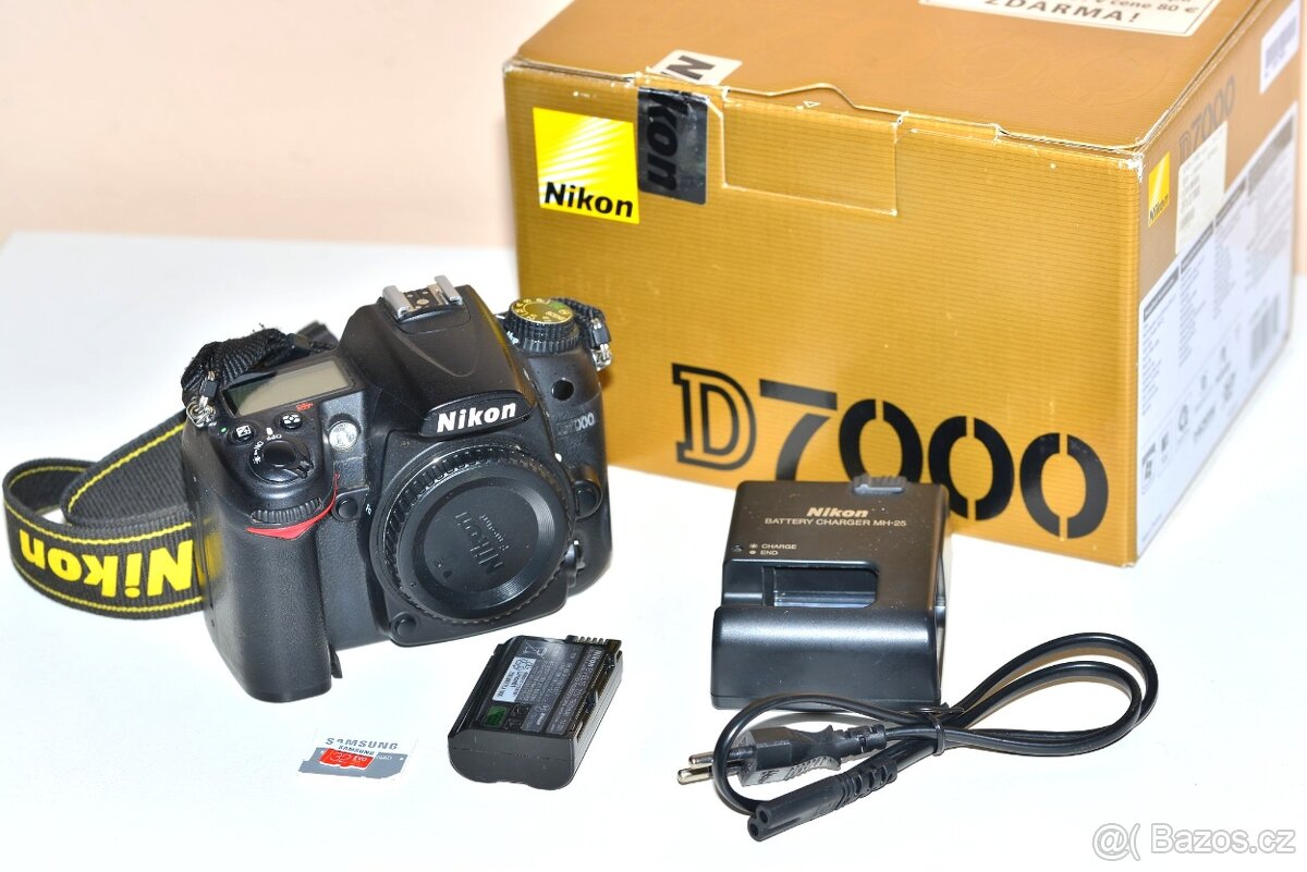 Nikon D7000 + příslušenství