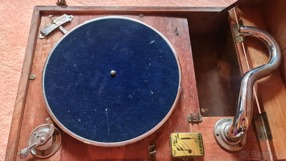 Kufříkový gramofon