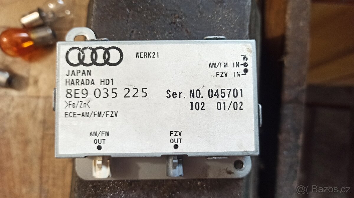 Zesilovac autoradia Audi A4
