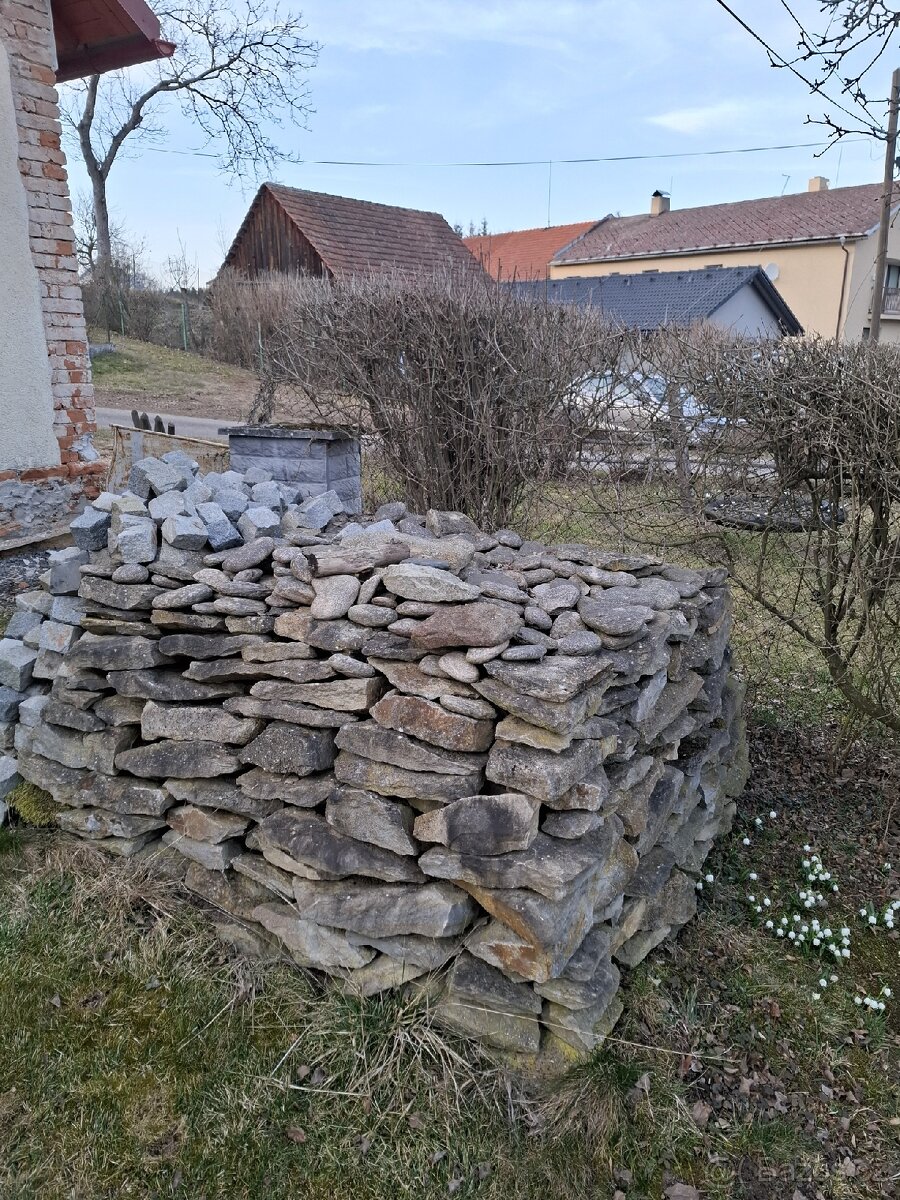 Prodám stavební kámen