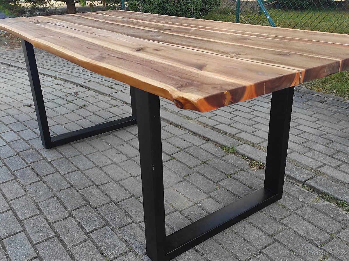 Masivní jídelní stůl 200x95 cm.