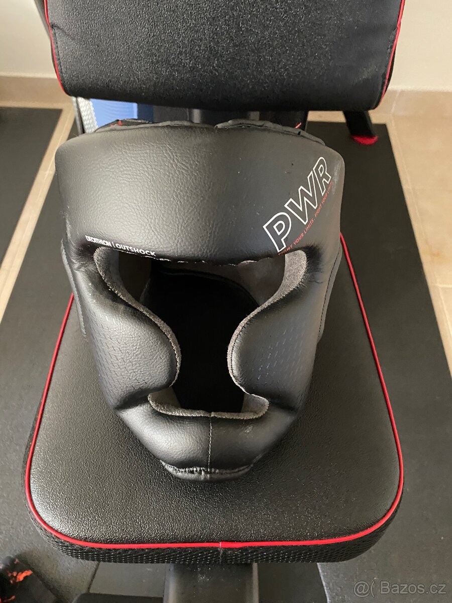 Boxerské rukavice + helma OUTSHOCK (Decathlon) – TOP stav