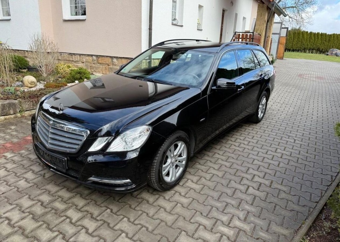 Mercedes-Benz Třídy E E 200/ 1,8i , Tažné , combi benzín