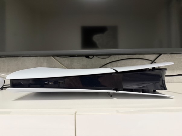 Herní konzole Playstation 5, 2 ovladače, téměř nepoužitá