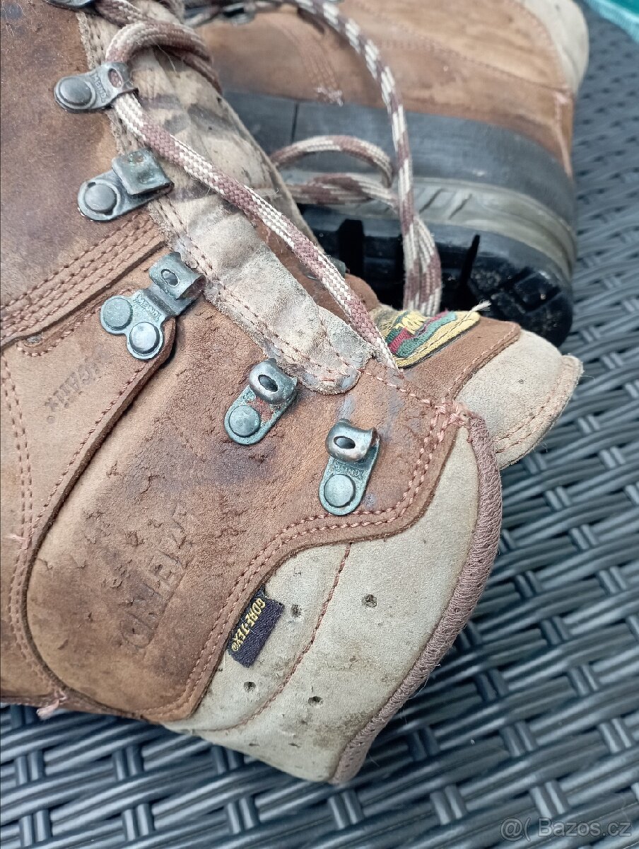 Boty Meindl Gore-Tex - čtěte PC 7.000 Kč
