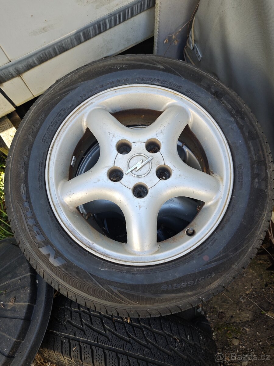 ALU kola originál Opel s novým pneu nexen 195/65/15