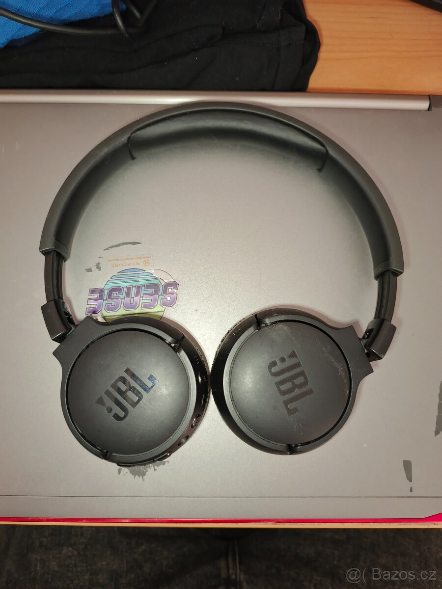 Bezdrátová sluchátka JBL Tune 670NC černá