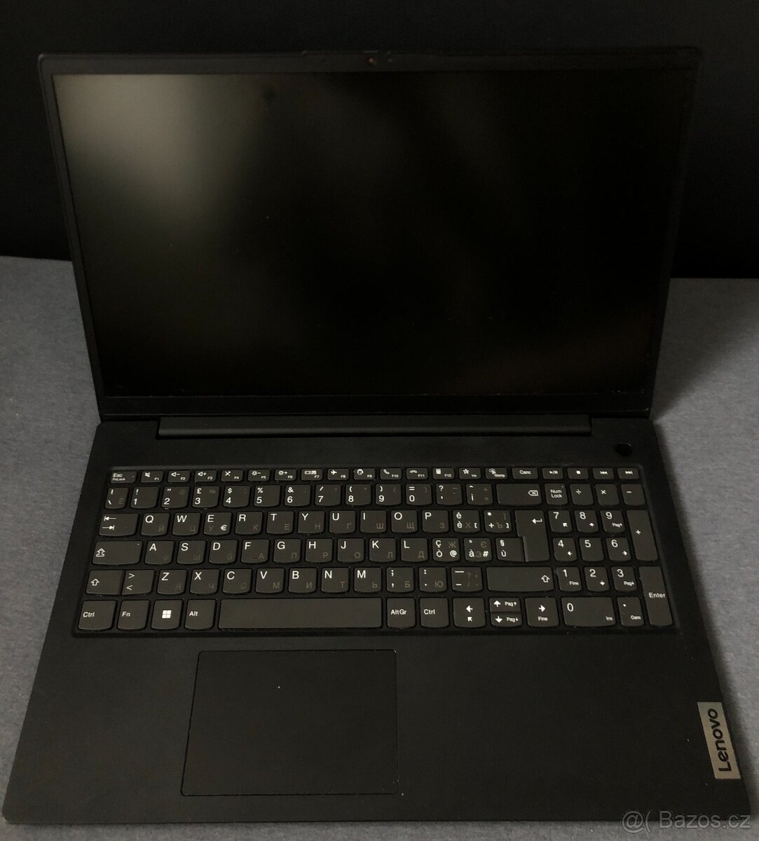 Notebook Lenovo V15 G2-ALC ve výborném stavu