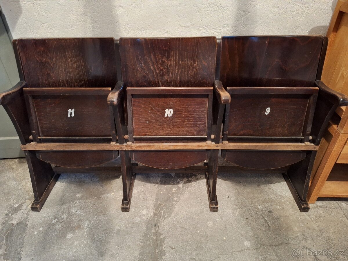 Kinosedačka Thonet, kinosedák