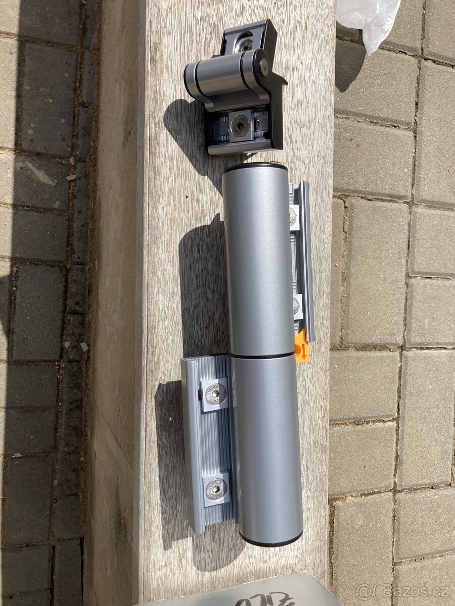 Locinox samozavírač TIGER s pantem - stříbrný