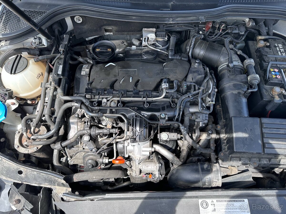VW Passat CC 2.0 TDI 125 kW – havarovaný, pojízdný