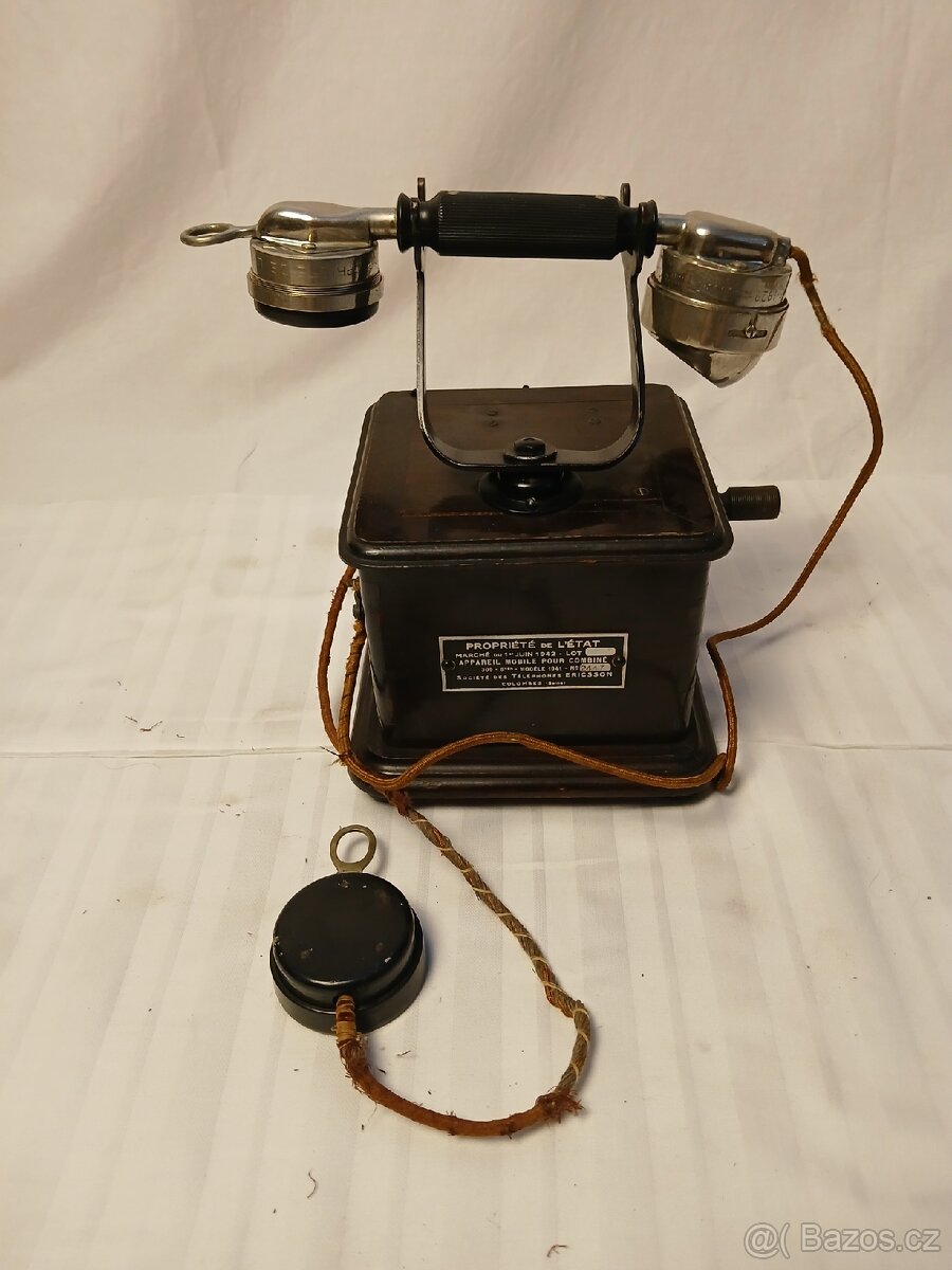 Starožitný stolní telefon