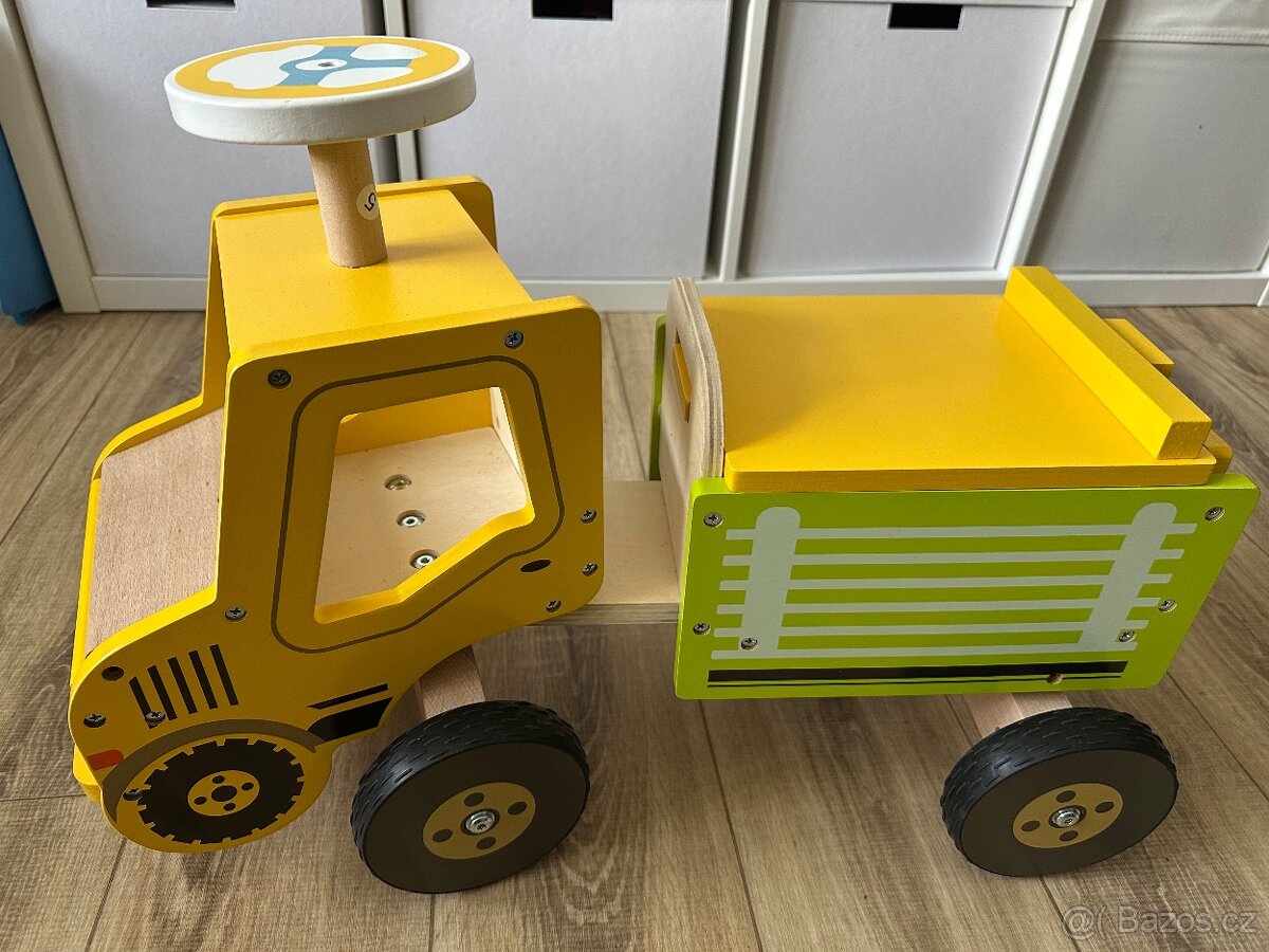 KidLand dřevěné odrážedlo Traktor