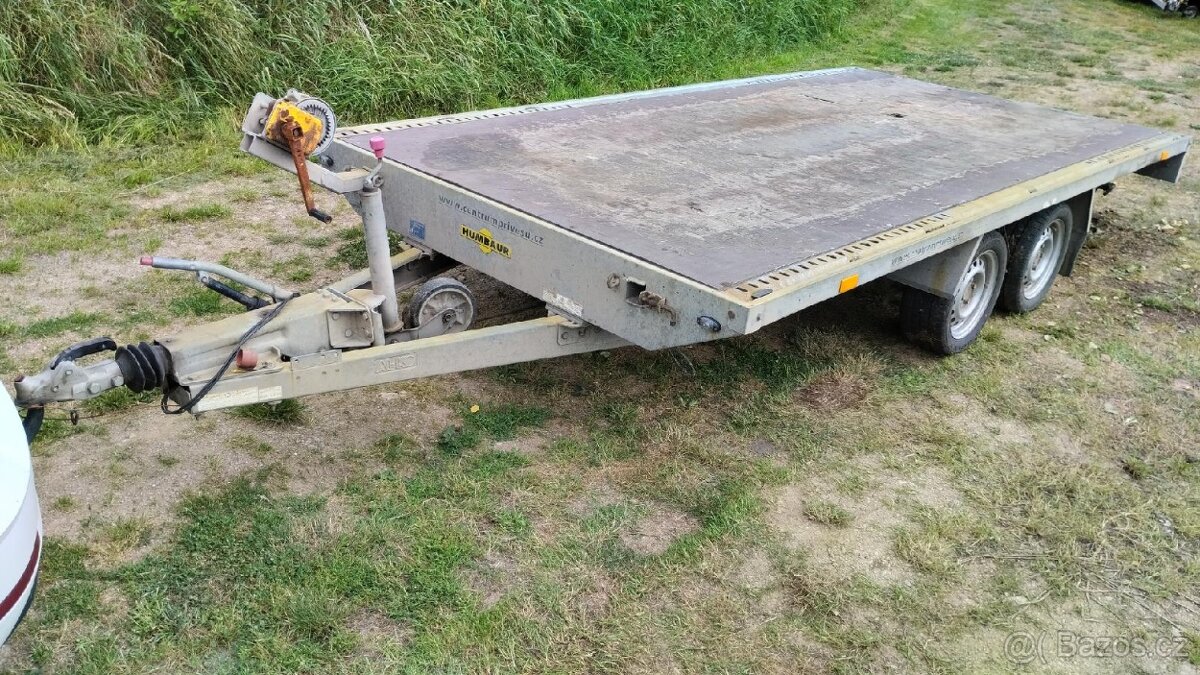 Nákladní přívěs pro přepravu těžké techniky