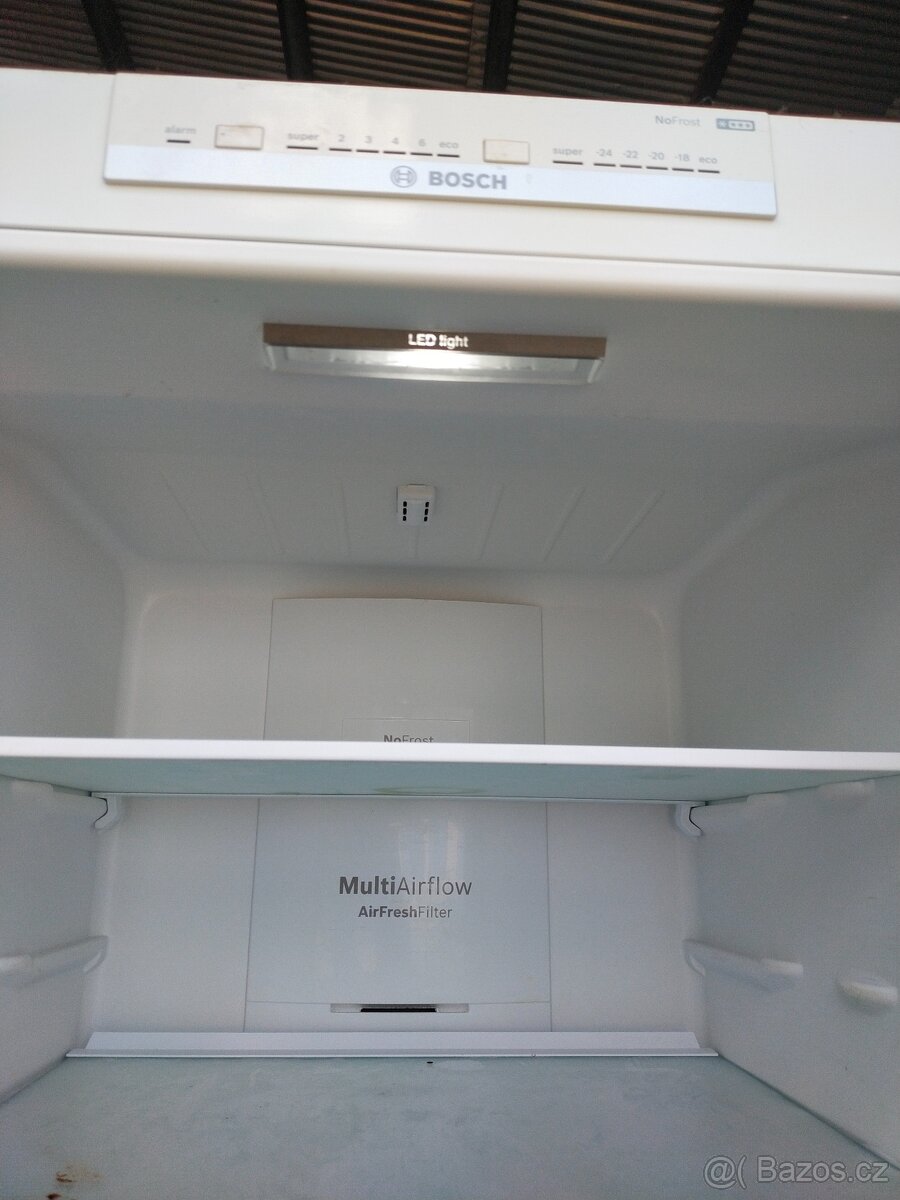 Prodám funkční lednici značky Bosch výška 190 cm--DOVEZU--