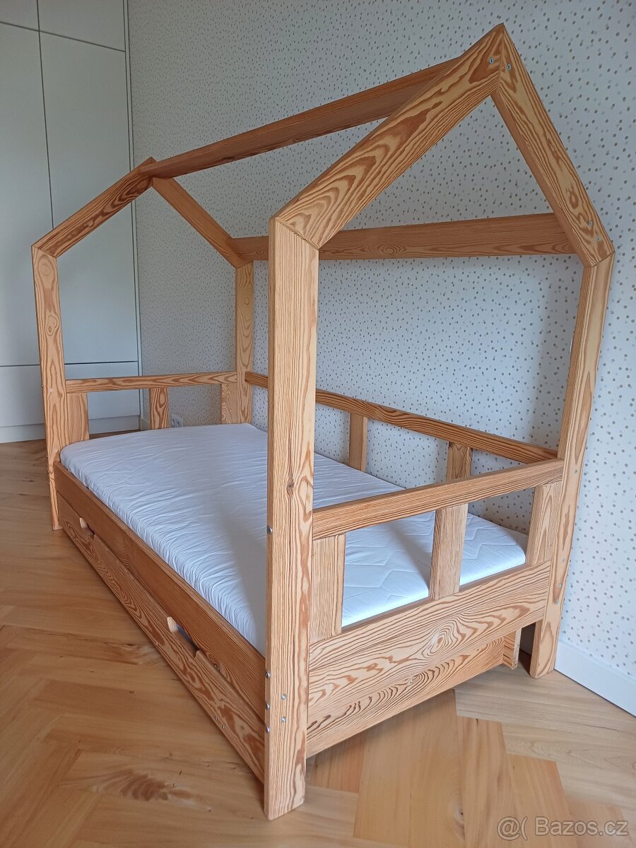 Dětská postel - Domeček - borovice masiv