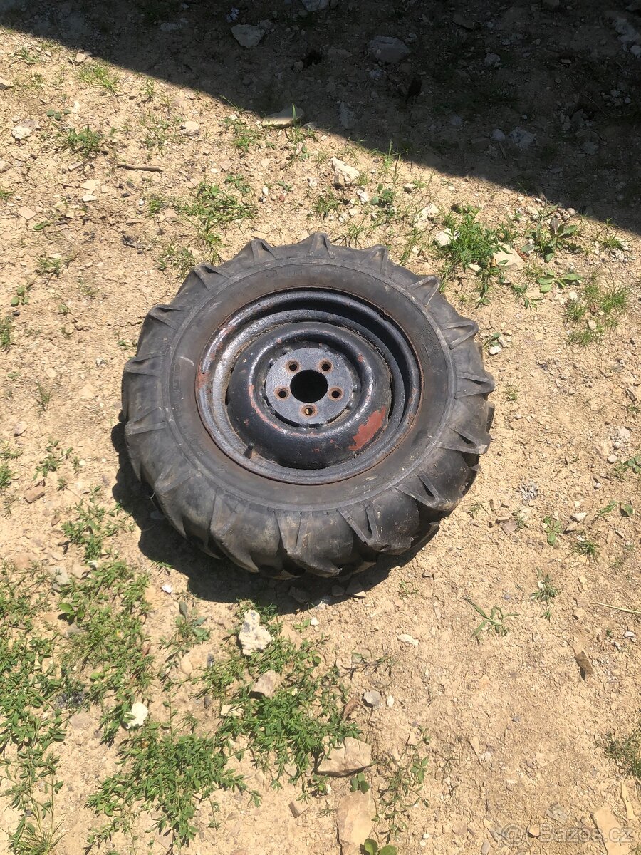 2x šípová kola na traktor