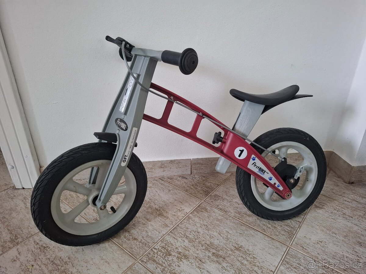 Detske kolo First Bike s adapterem na snizeni sedadla