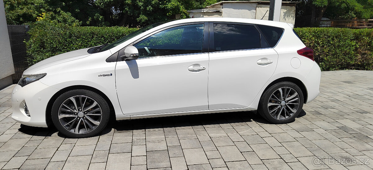 Toyota Auris 1,8 HYBRID, najeto 83.500 km, rok výroby 2013
