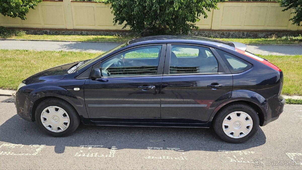 Ford Focus 1.6 benzín,klimatizace.