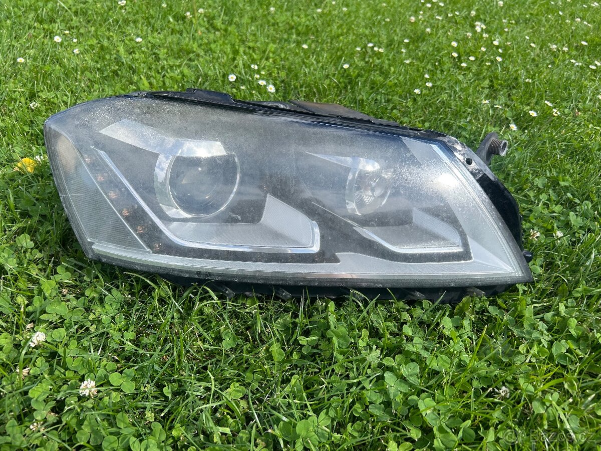 Pravý bixenon Passat B7